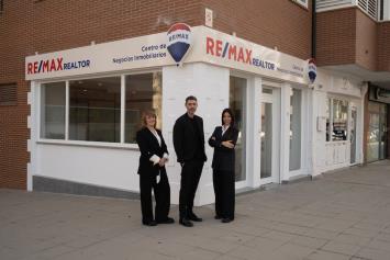 REMAX Realtor celebra su primer año de exitosa actividad