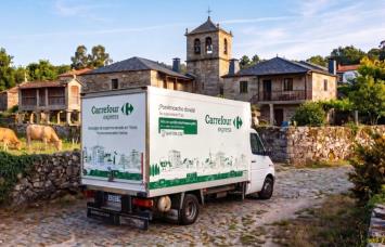 Carrefour estrena en Galicia un supermercado móvil para abastecer a poblaciones rurales 