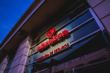 La correduría de seguros Albroksa patrocinador del CP Cacereño