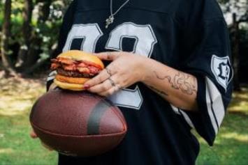 TGB lanza Mac & Cheese Burger, su nueva edición limitada 
