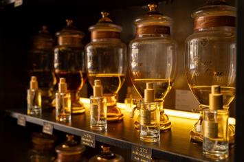 Perfumes en Amforas de la franquicia L´Arome